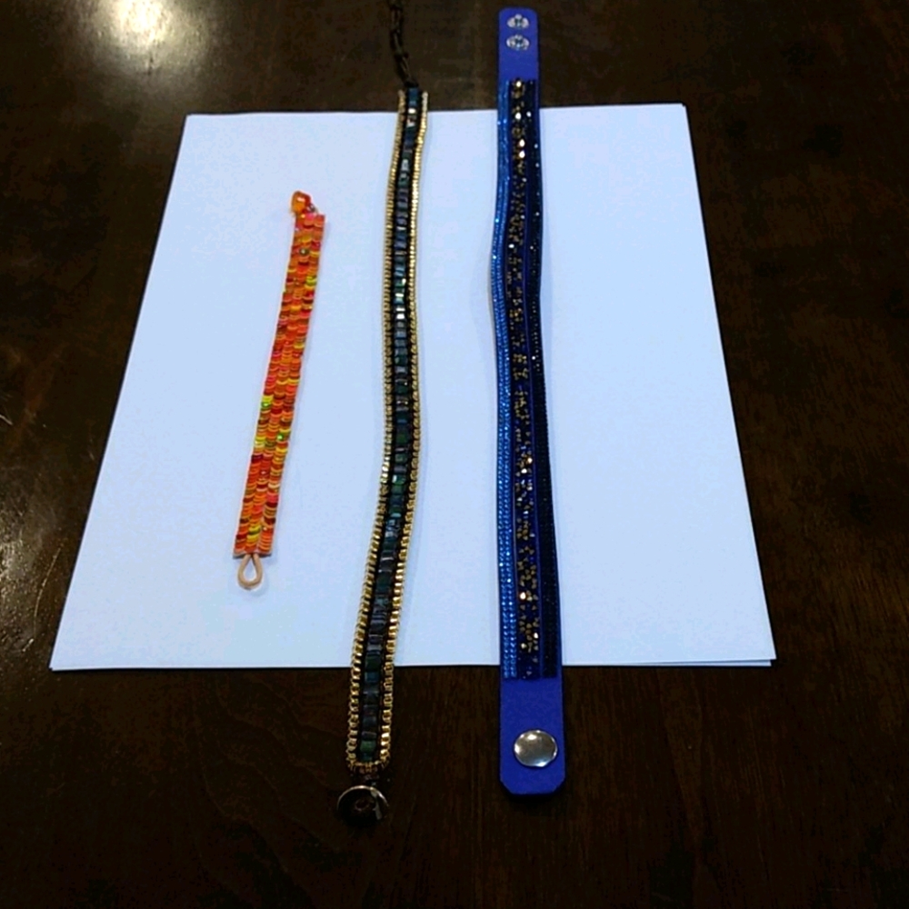 2 chokers and a braclet